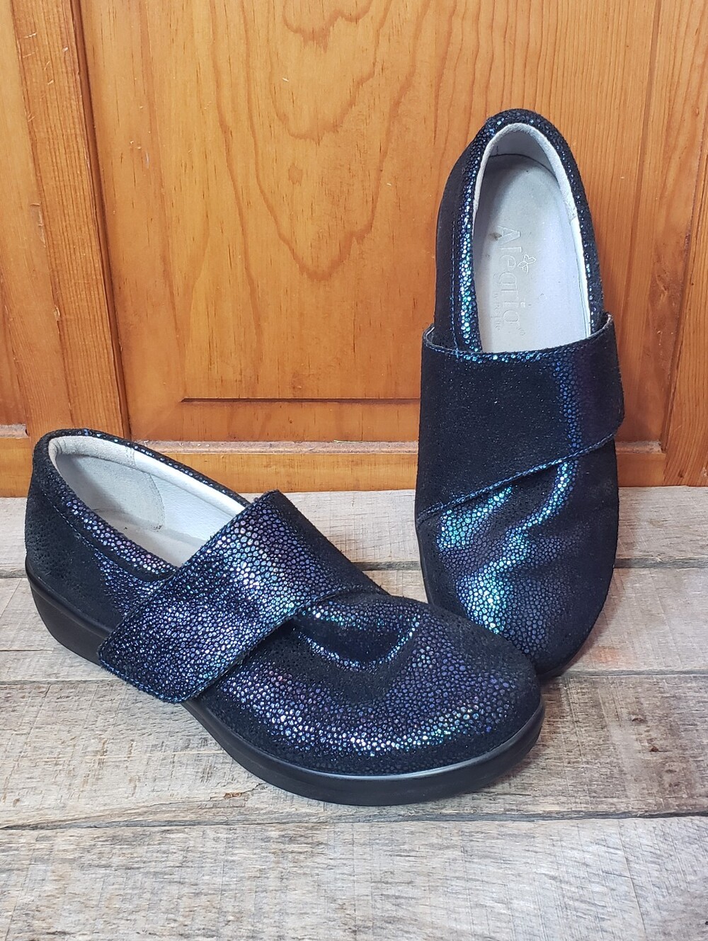 ALEGRIA Lauryn Shimmer Blue Velcro Strap Clogs 38/8-8.5
